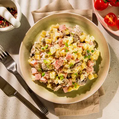 Салат с ветчиной и овощами М Кухня 200г